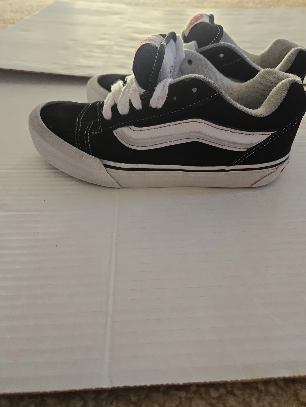 VANS Unisex Kids Black/White Low Top Lace-Up Sneakers Logo Accent Round Toe